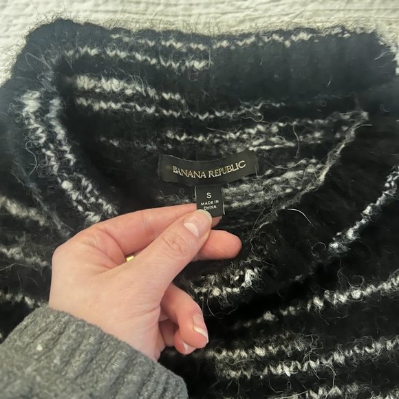 Banana Republic Black Wool Mock Turtleneck Sweater Size Small - Picture 2 of 2